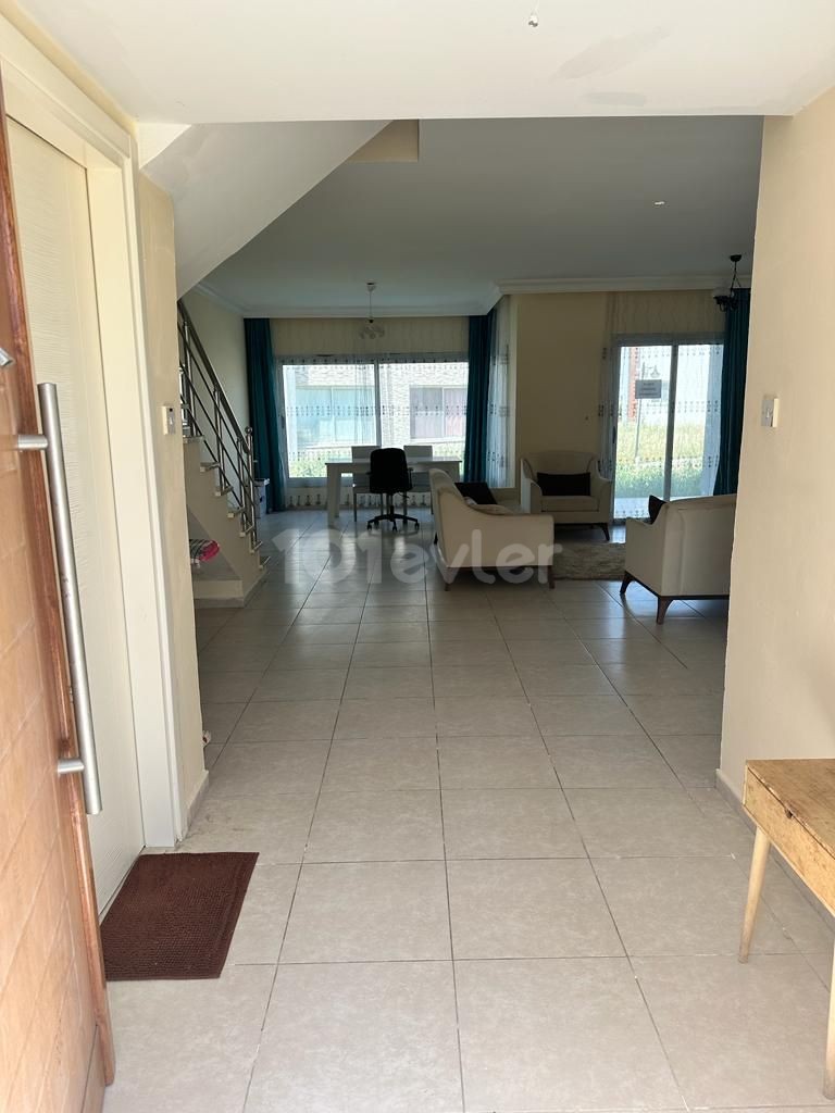 LEFKOŞA MİNARELİKÖY'DE SATILIK EŞYALI  3+1 DUBLEX DAİRE