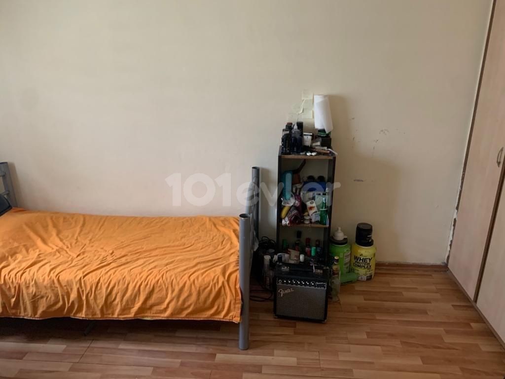 Girne Merkez'de Full Eşyalı Satılık 3+1 Daire