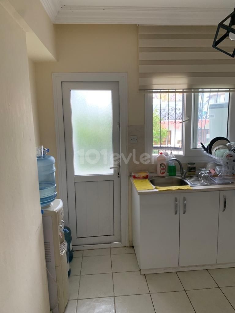 Girne Merkez'de Full Eşyalı Satılık 3+1 Daire