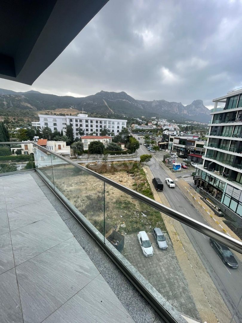 Zu verkaufen 2+1 Wohnung in Kyrenia Zentrum