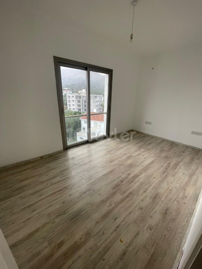 GİRNE MERKEZ DE SATILIK 2+1 DAİRE