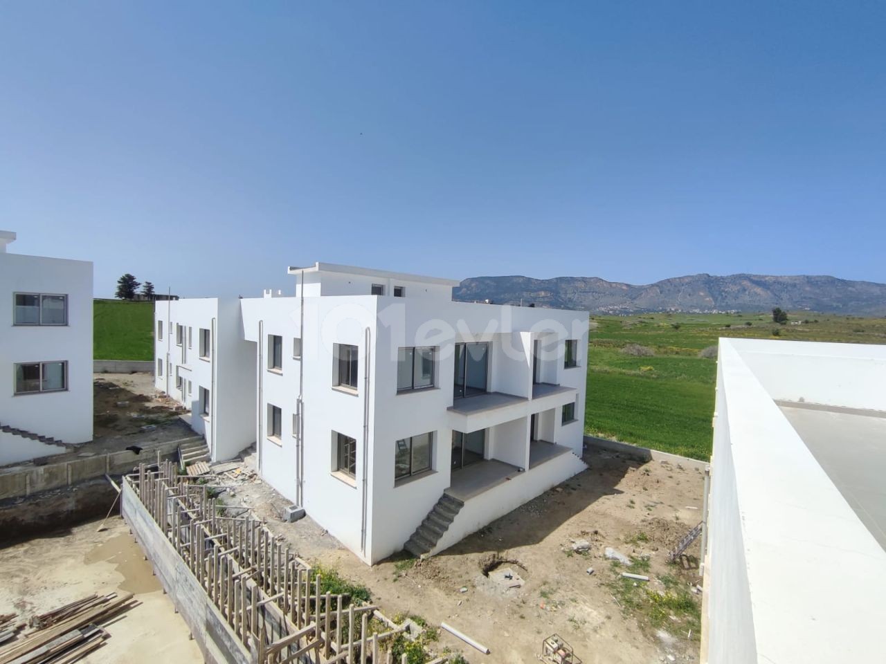 Zu verkaufen 2+1 freistehende Wohnung mit Garten in Kyrenia Bogaz