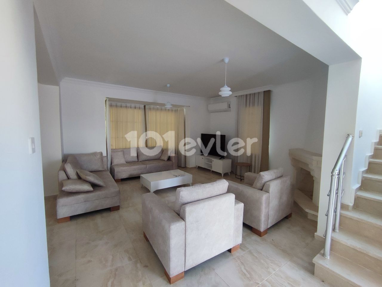 Girne Alsancak 3+1 Full Eşyalı Satılık Villa