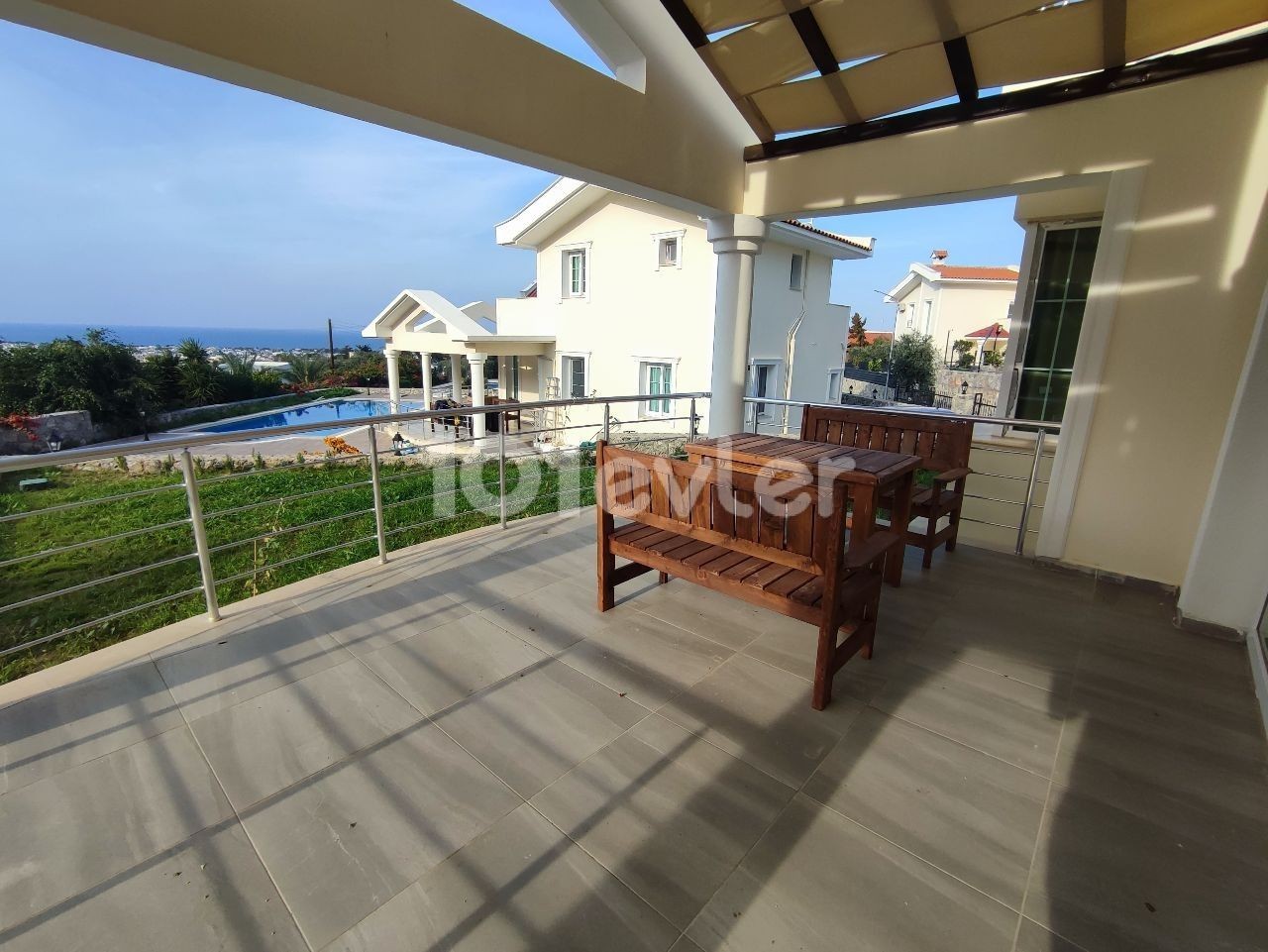 Girne Alsancak 3+1 Full Eşyalı Satılık Villa