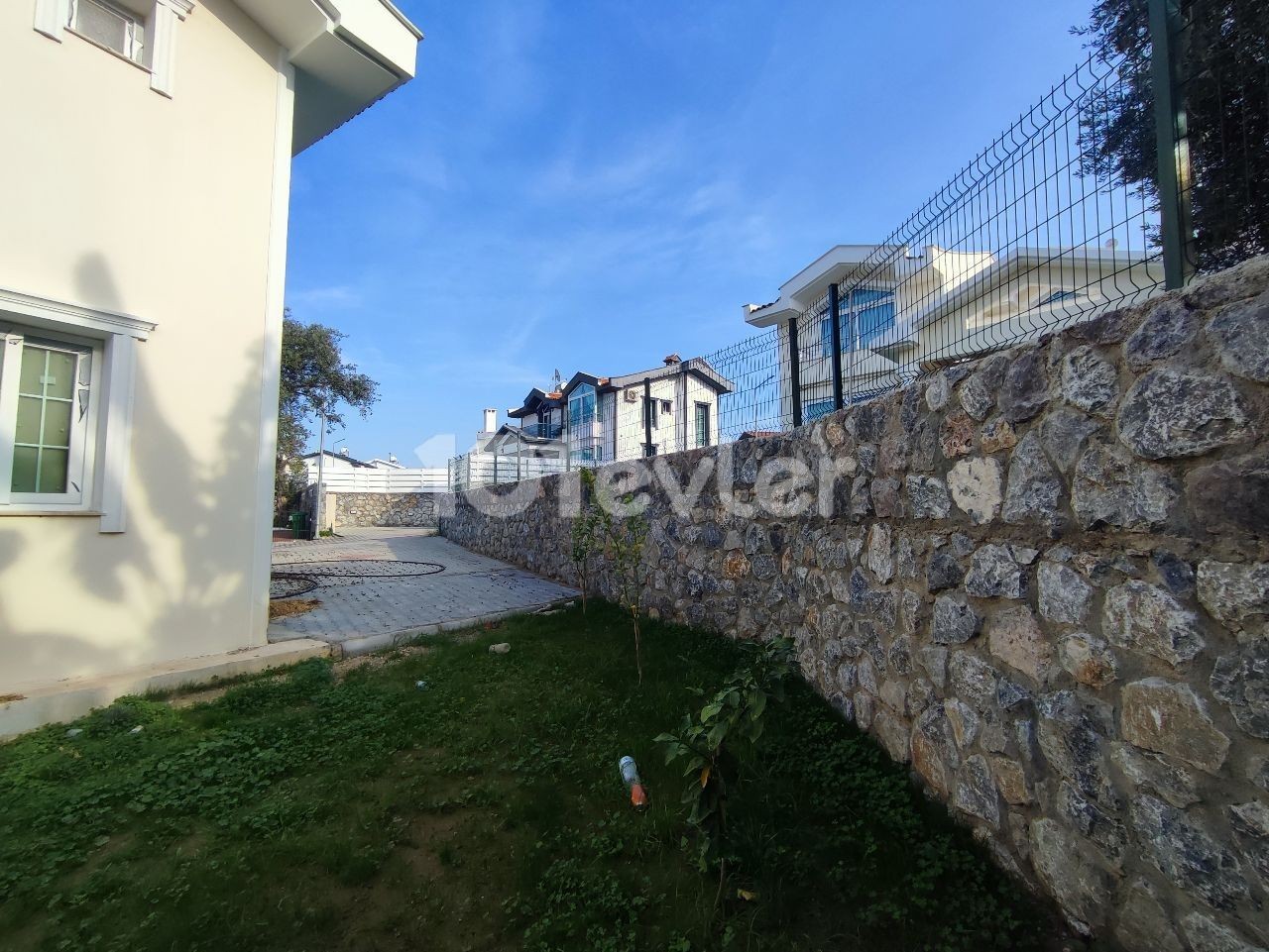 Girne Alsancak 3+1 Full Eşyalı Satılık Villa