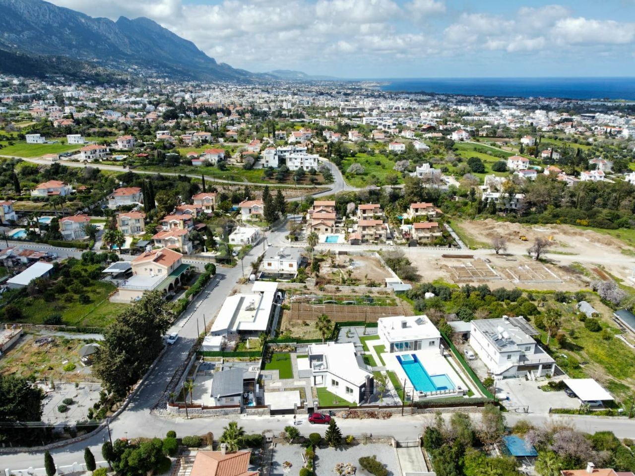 VILLA ZU VERKAUFEN IN FANTASTISCHER LAGE IN KYRENIA ALSANCAK