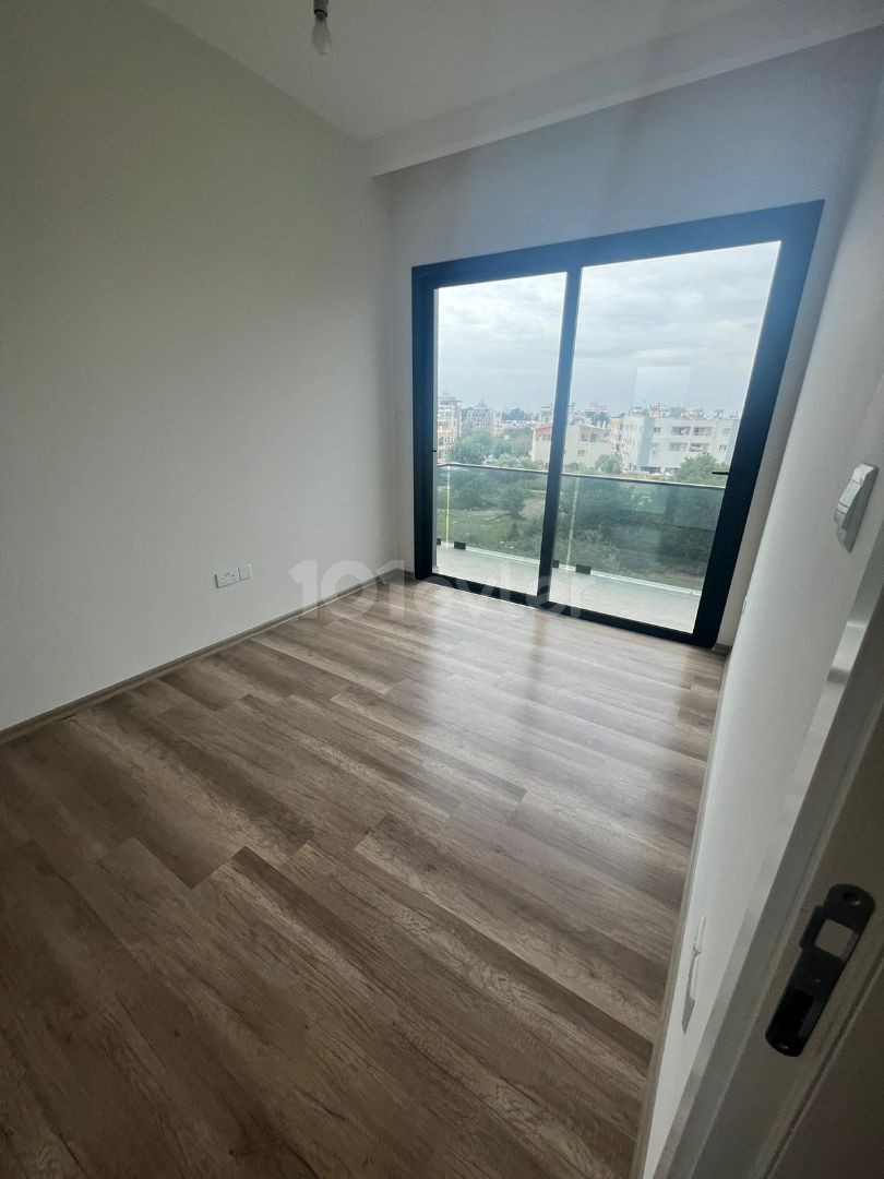 GİRNE MERKEZ'DE TAŞINMAYA HAZIR  2+1 DAİRE