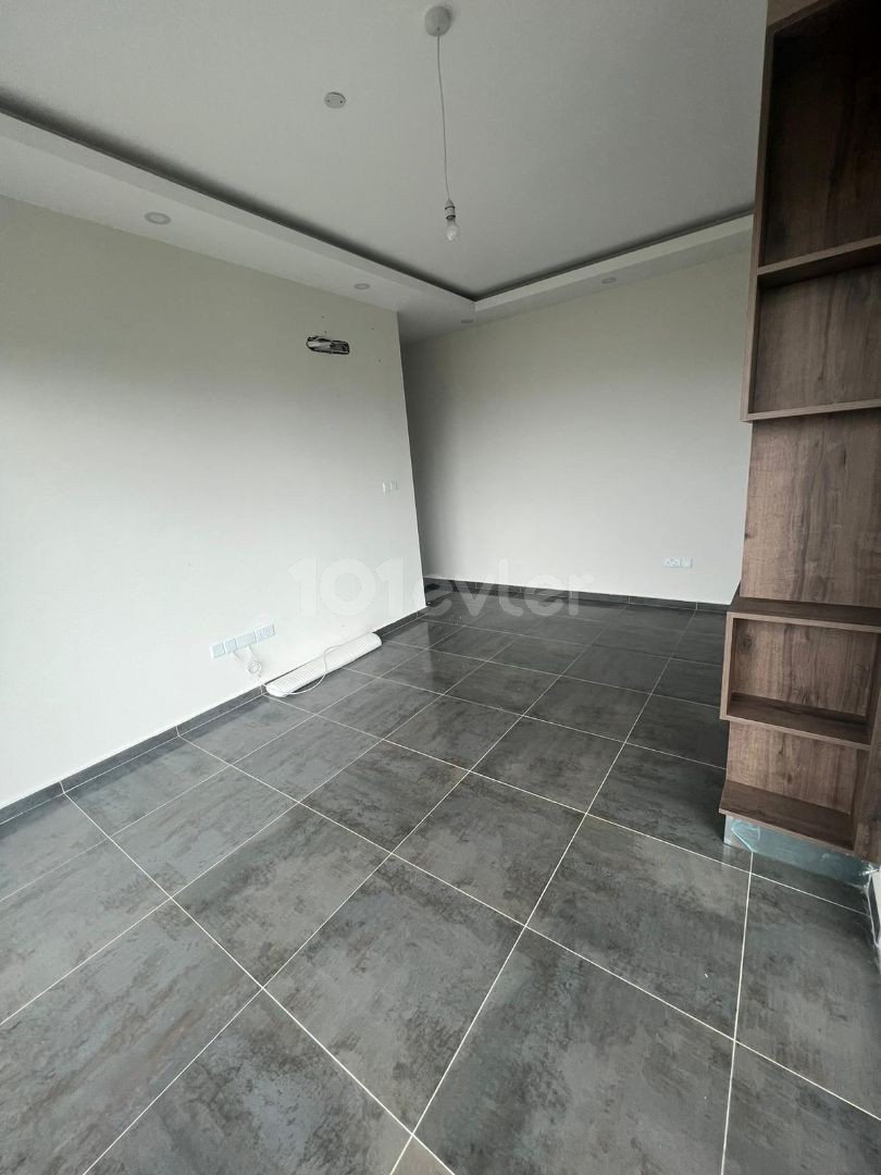 GİRNE MERKEZ'DE TAŞINMAYA HAZIR  2+1 DAİRE