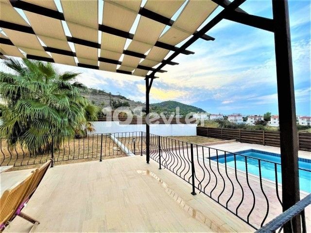 PRIVATSPHÄRE! ATEMBERAUBENDE LUXUSVILLA MIT MEER- UND BERGBLICK ZU MIETEN IN KARŞIYAKA, KYRENIA