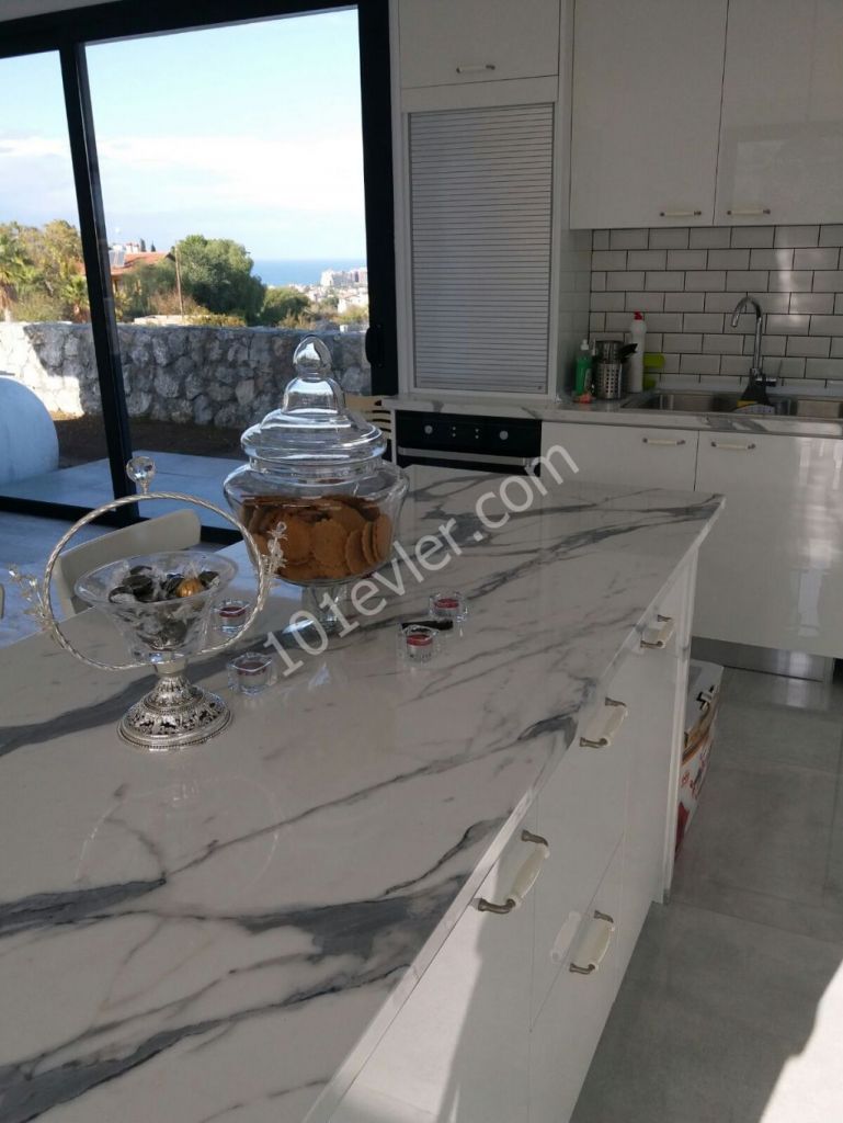 Villa for sale in Alsancak with fabulous sea and mountain view