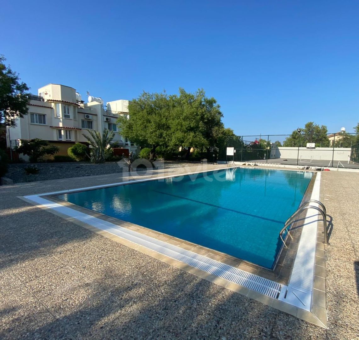 Daily rental villa in Kyrenia 3+1 with pool, tennis and basketball court, 200 meters from the sea.