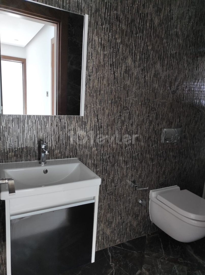 Girne Merkez Kiralık 2+1 Ticari izinli ofis