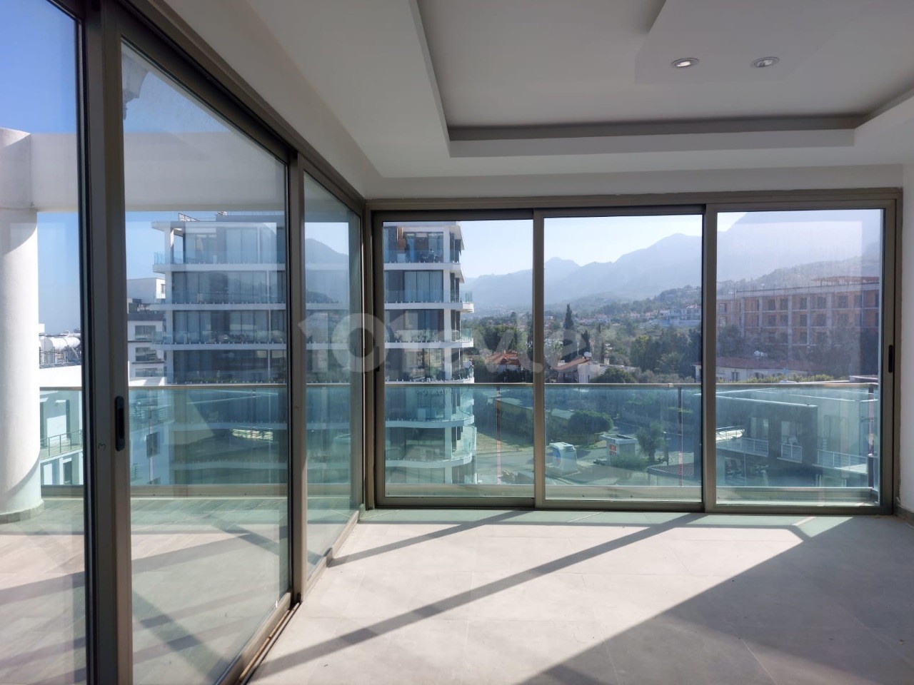 Penthouse with a magnificent view of the center of Kyrenia ** 