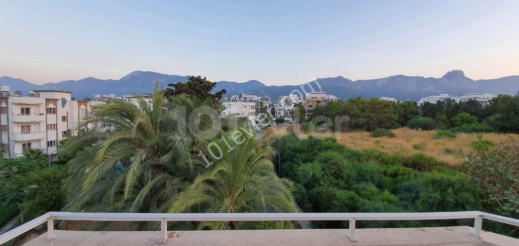 COB BEREIT 3 + 1 WOHNUNG KYRENIA ZENTRUM ** 