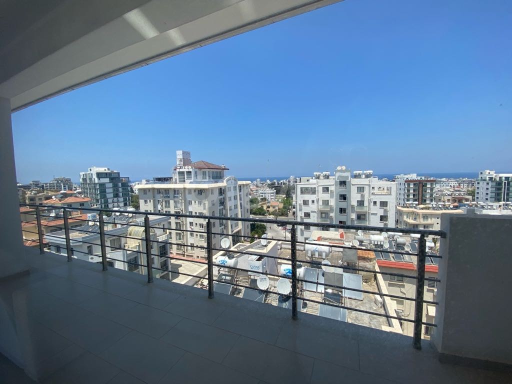3+1 PENTHOUSE FLAT WITH EXCELLENT VIEW IN KYRENIA CENTER
