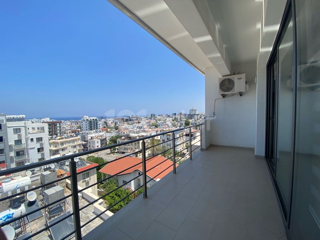 3+1 PENTHOUSE FLAT WITH EXCELLENT VIEW IN KYRENIA CENTER