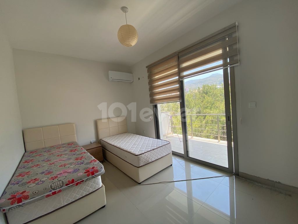 3+1 PENTHOUSE FLAT WITH EXCELLENT VIEW IN KYRENIA CENTER