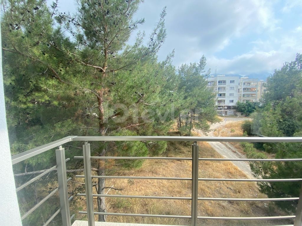 GİRNE MERKEZ ŞOKMAR MARKET YAKINI 1+1 ORMAN MANZARALI DAİRE