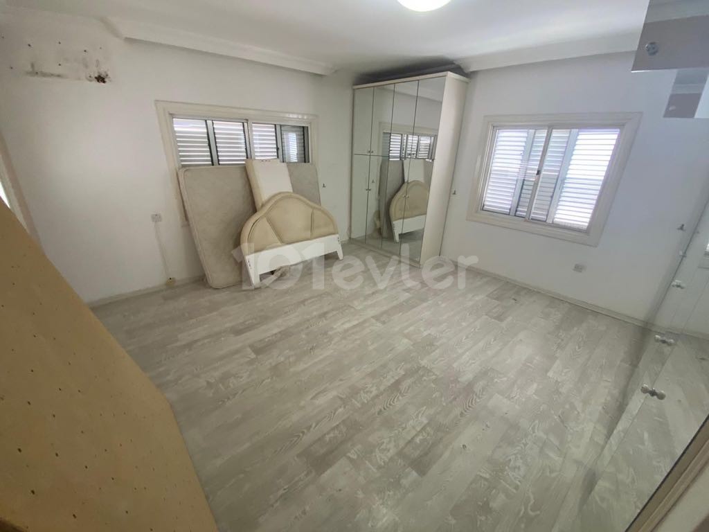 3+ 2 VERY SPACIOUS APARTMENT WITH COMMERCIAL PERMIT KYRENIA CENTRAL ** 