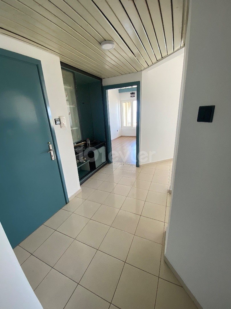 3+1 Wohnung Zu vermieten mit Blick auf das Meer ** 