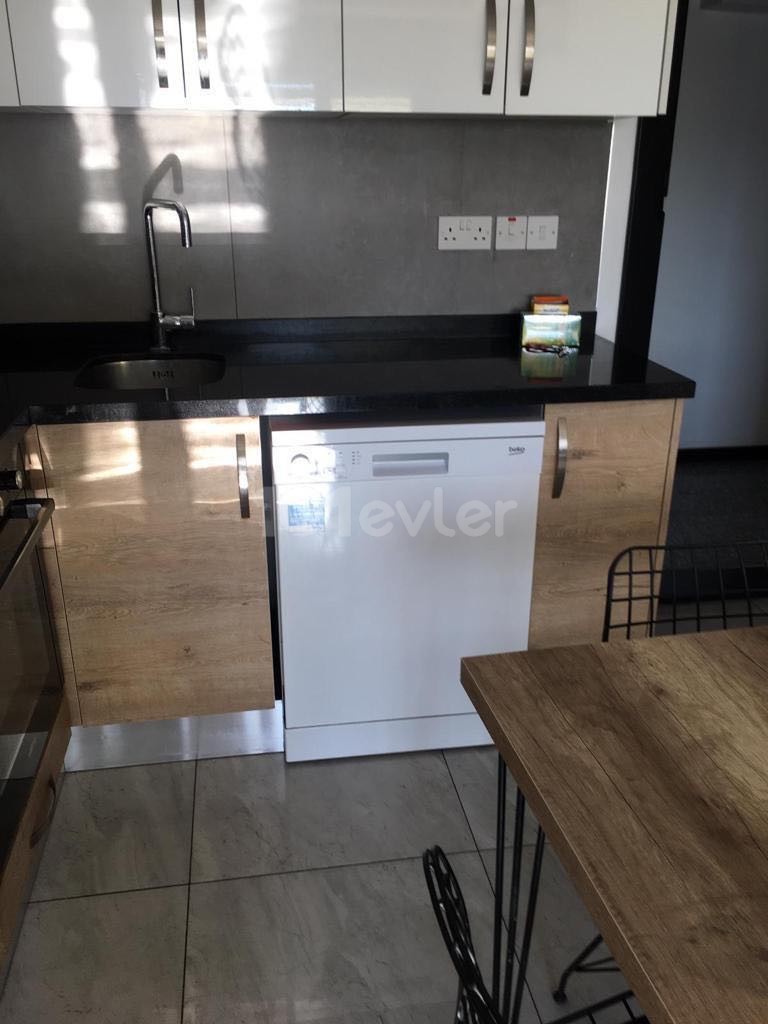 2+1 LUXURIOUS FLAT FOR RENT IN THE CENTER OF KYRENIA