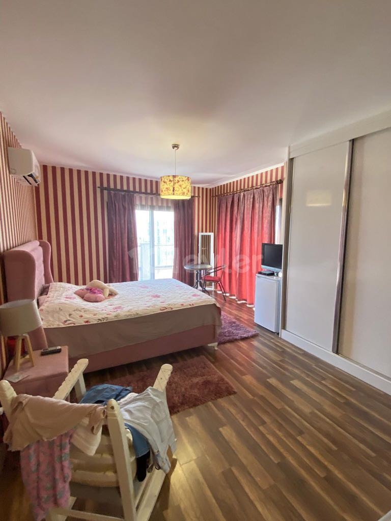 GİRNE MERKEZDE JAKUZİLİ MÜKEMMEL 2+1 PENTHOUSE DAİRE