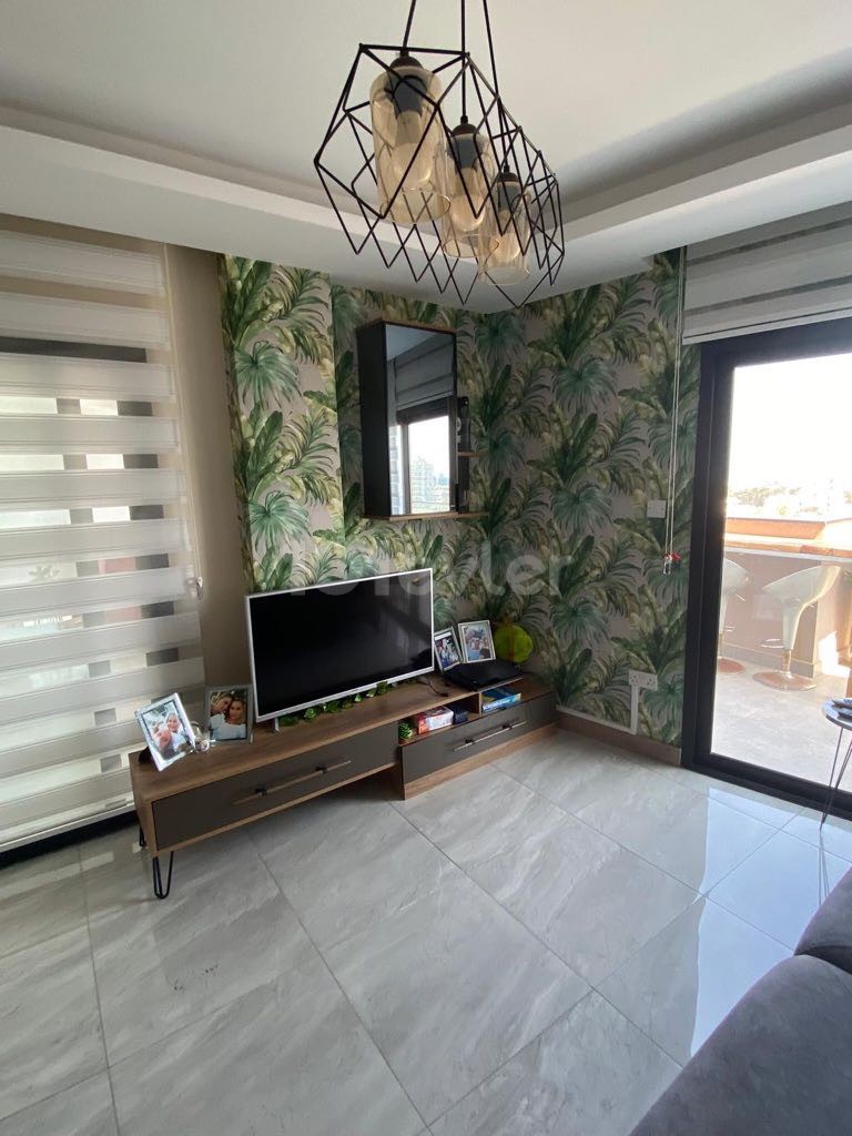 GİRNE MERKEZDE JAKUZİLİ MÜKEMMEL 2+1 PENTHOUSE DAİRE