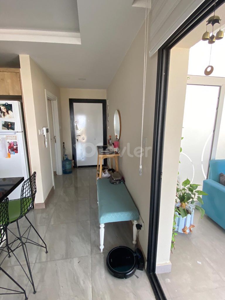 AUSGEZEICHNETE 2 + 1 PENTHOUSE-WOHNUNG MIT JACUZZI IM ZENTRUM VON KYRENIA ** 