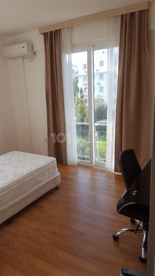 VOLL MÖBLIERTE MAKELLOSE 2+1 WOHNUNG ZUR MIETE IN DER NÄHE VON KYRENIA! ** 