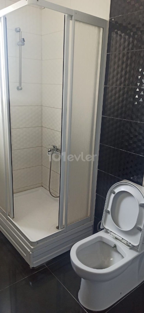 GİRNE MERKEZ DE KİRALIK MODERN FULL EŞYALI HER YERE YAKIN 2+1 DAİRE 