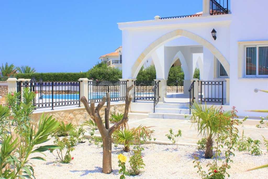 For sale villa with private pool sea view 