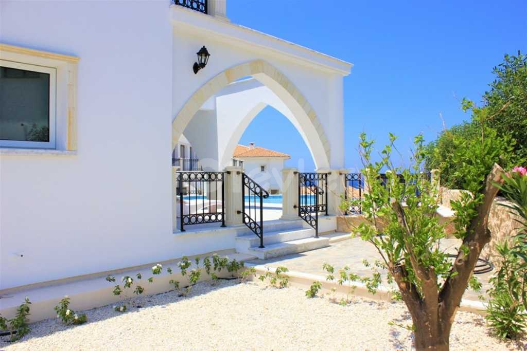 For sale villa with private pool sea view 