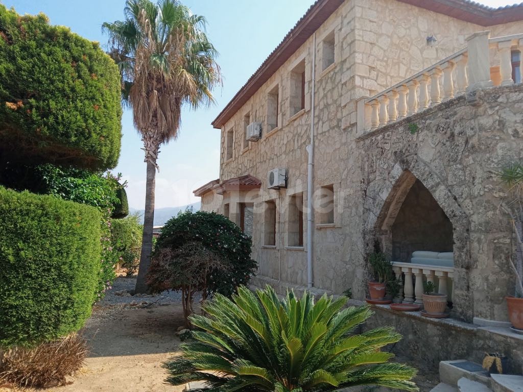 4+1 STONE HOUSE FOR SALE IN KARŞIYAKA, KYRENIA