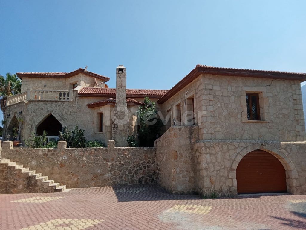 4+1 STONE HOUSE FOR SALE IN KARŞIYAKA, KYRENIA