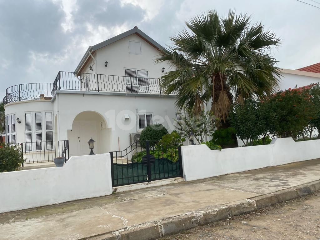 Famagusta Yeniboğaziçi 3+1 Villa zur Miete