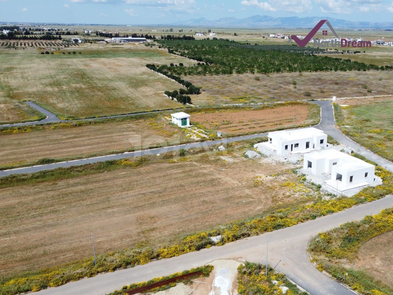 LAND ZU VERKAUFEN ZWISCHEN GAZIMAGUSA MUTLUYAKA- TUZALA