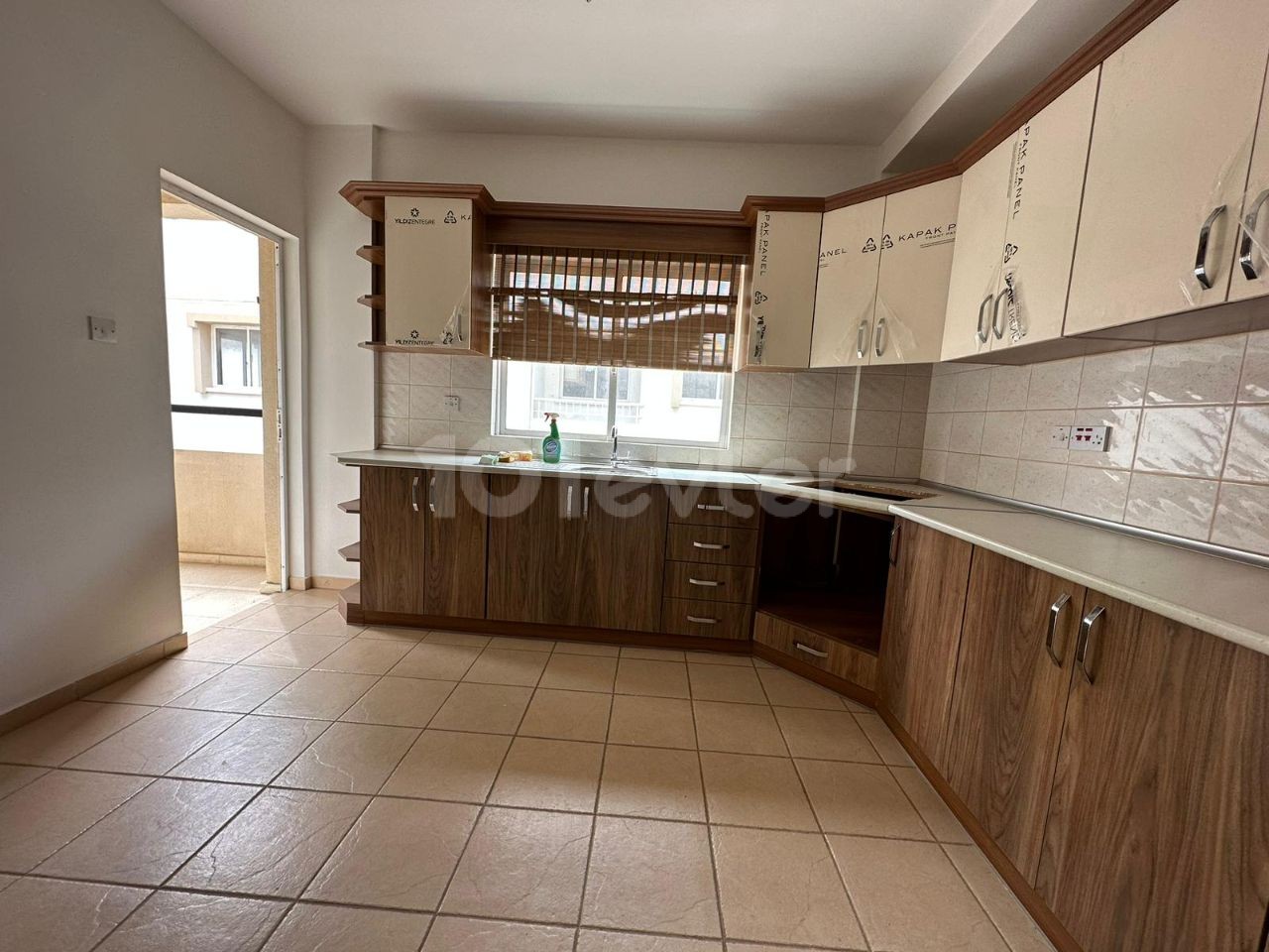 ZU VERMIETEN 3+1 WOHNUNG IN GÜLSEREN, FAMAGUSTA