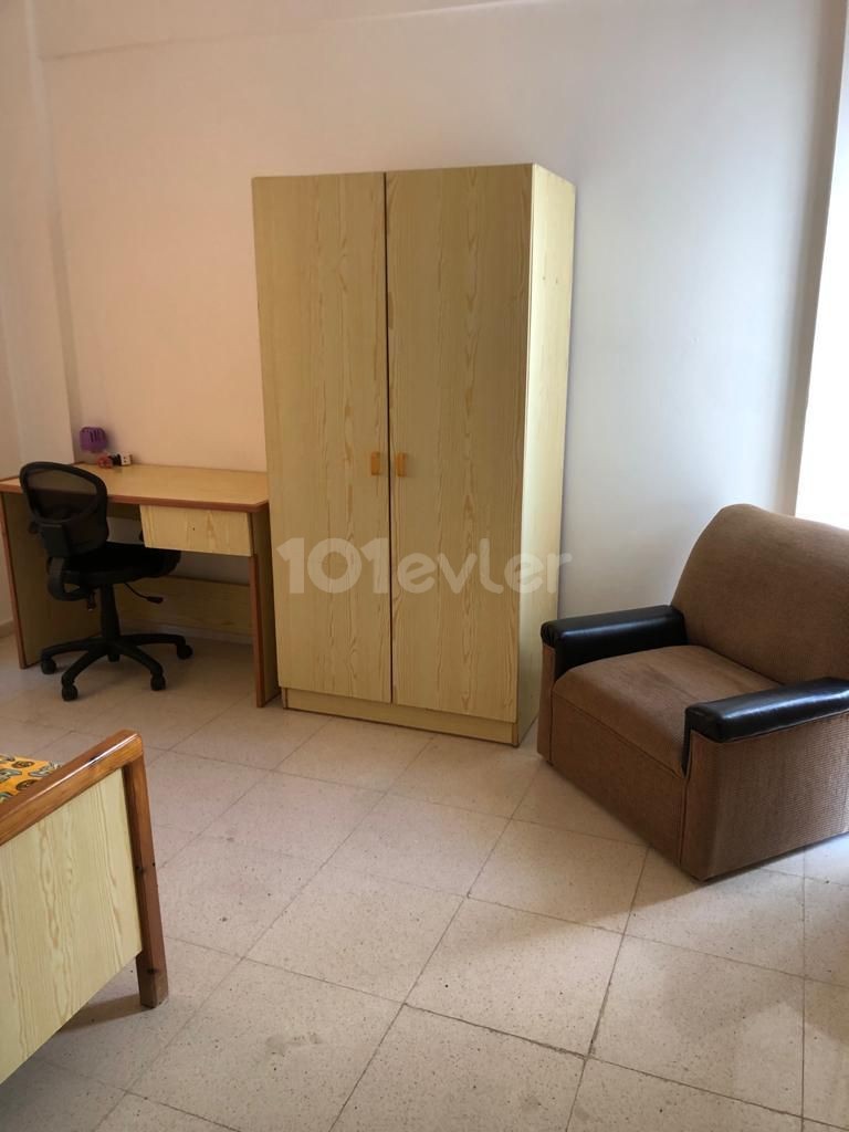 2+1 WOHNUNG ZU VERMIETEN IM ZENTRUM VON GAZİMAĞUSA