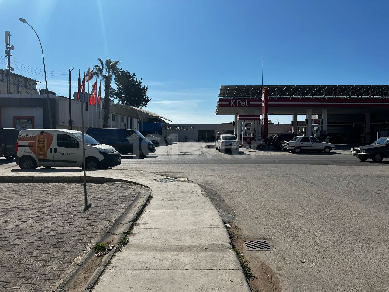 GAZİMAĞUSA LARNAKA YOLU  KİRALIK EŞYASIZ  DÜKKAN