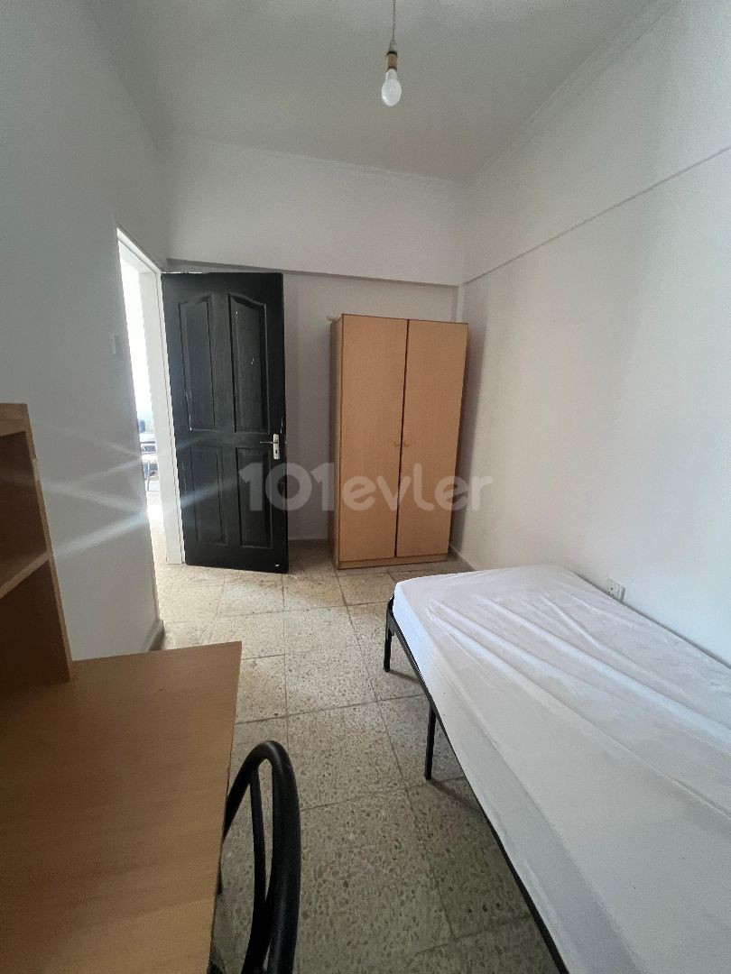 FAMAGUSTA SALAMIS MÖBLIERTE 2+1 WOHNUNG ZU VERMIETEN