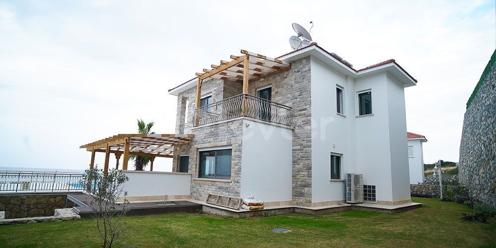 Denize sıfır ultra lux satılık villa