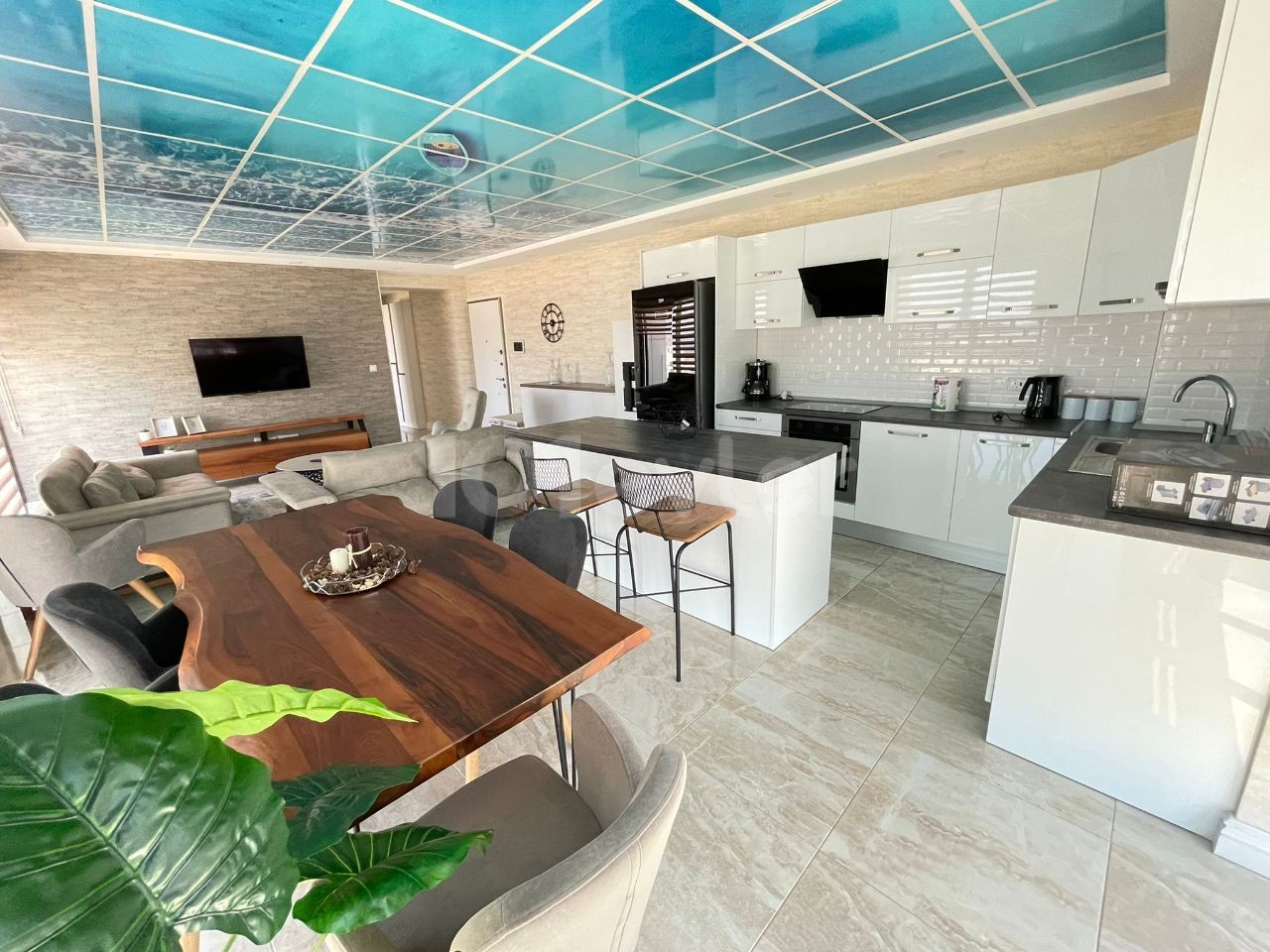 Ultra lux full a-z furnished penthouse with private pool with 2+1 en-suite bathroom with sea and mountain views ** 