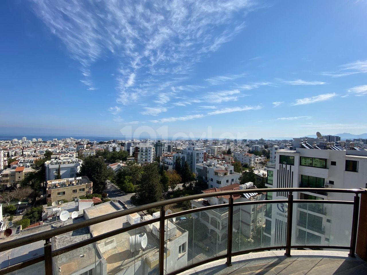 2 + 1 Apartment for sale in Kyrenia center on a site with a furnished pool with sea views ** 