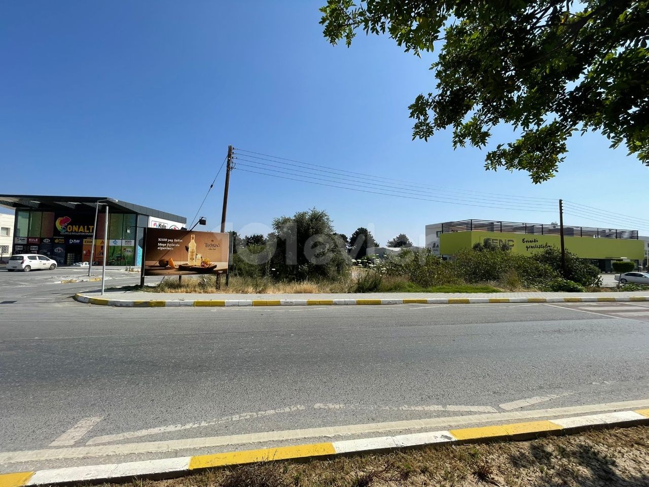 Land for sale with a commercial project with a visa on the main road opposite Karaogl Decoglu Lemar ** 