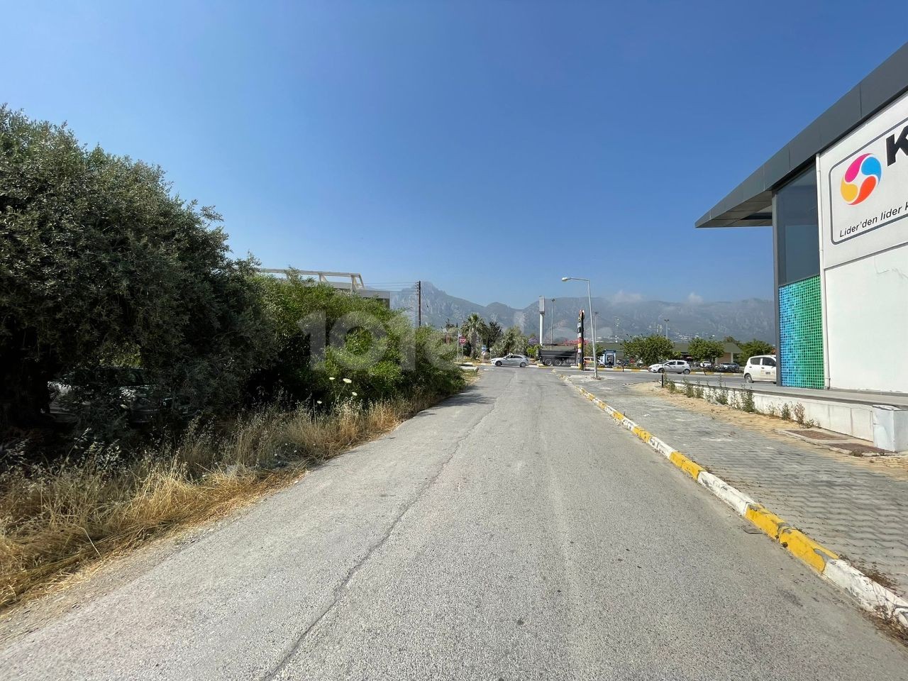 Land for sale with a commercial project with a visa on the main road opposite Karaogl Decoglu Lemar ** 