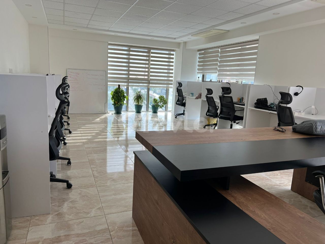office with commercial permit in Kyrenia