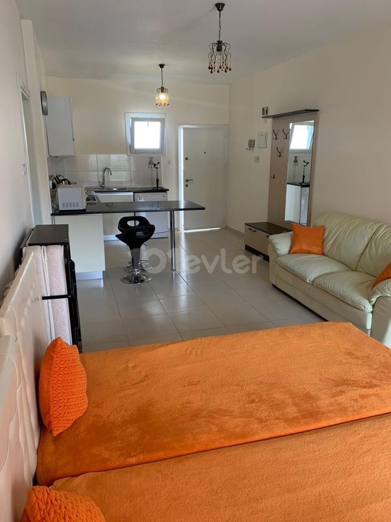 Studio flat for rent in Long Beach, Caesar