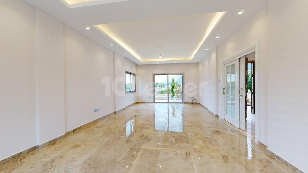 3+1 Villa Zum Verkauf Mit Herrlichem Blick In Alsancak ** 