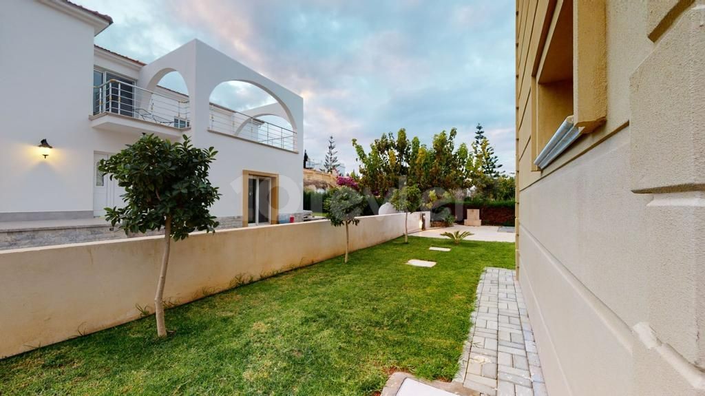 3+1 Villa Zum Verkauf Mit Herrlichem Blick In Alsancak ** 