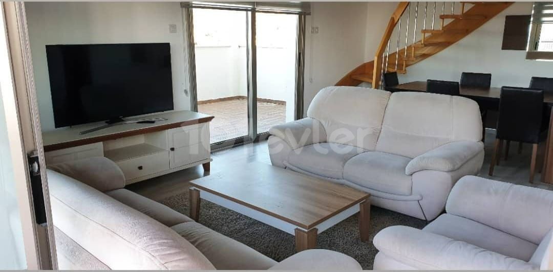 3 + 1 Penthouse Zur Miete In Kyrenia Zentrum ** 